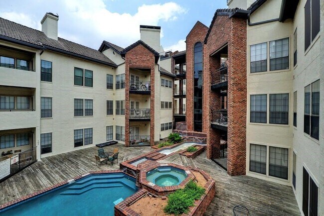 Building Photo - 3001 Cedar St