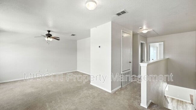 Building Photo - 209 Hinge Loop