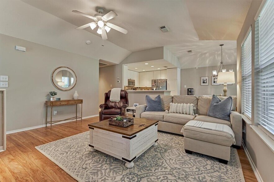 Building Photo - 87 Woodlily Pl