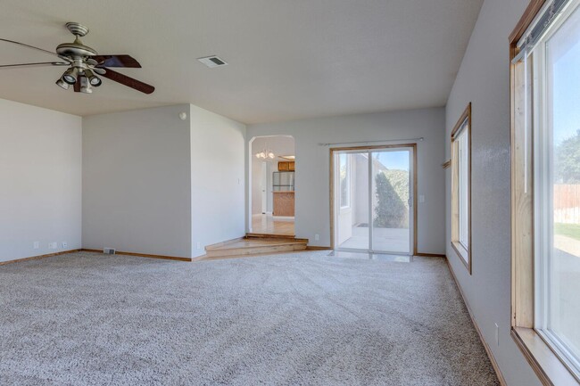 Building Photo - 10934 W Camas St