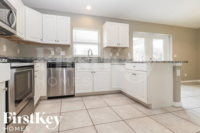 Building Photo - 10379 Grail Ave