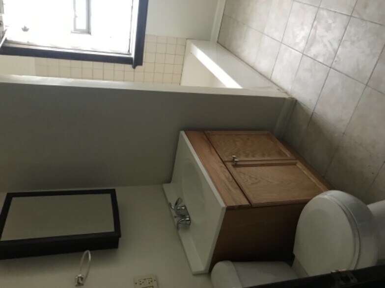 Building Photo - 7116 S Harvard Ave