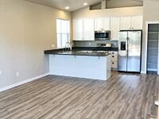 Building Photo - 2510 Kulshan St