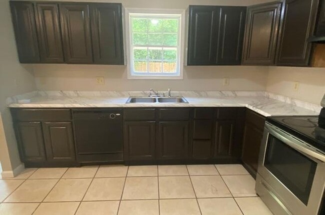 Building Photo - Charming 3BR Duplex in Columbus