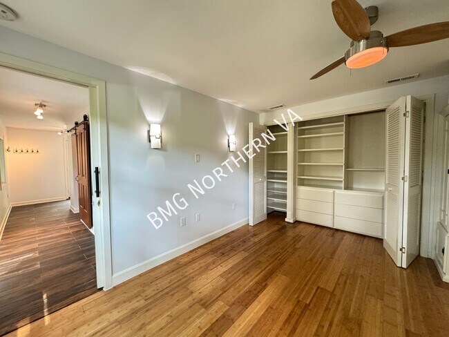 Building Photo - 8221 Barron St
