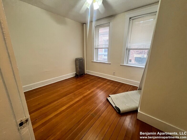 Building Photo - 15 Barrows St