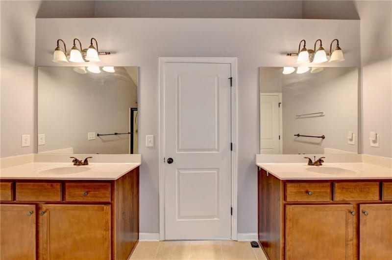 Building Photo - 4940 Racquet Ct