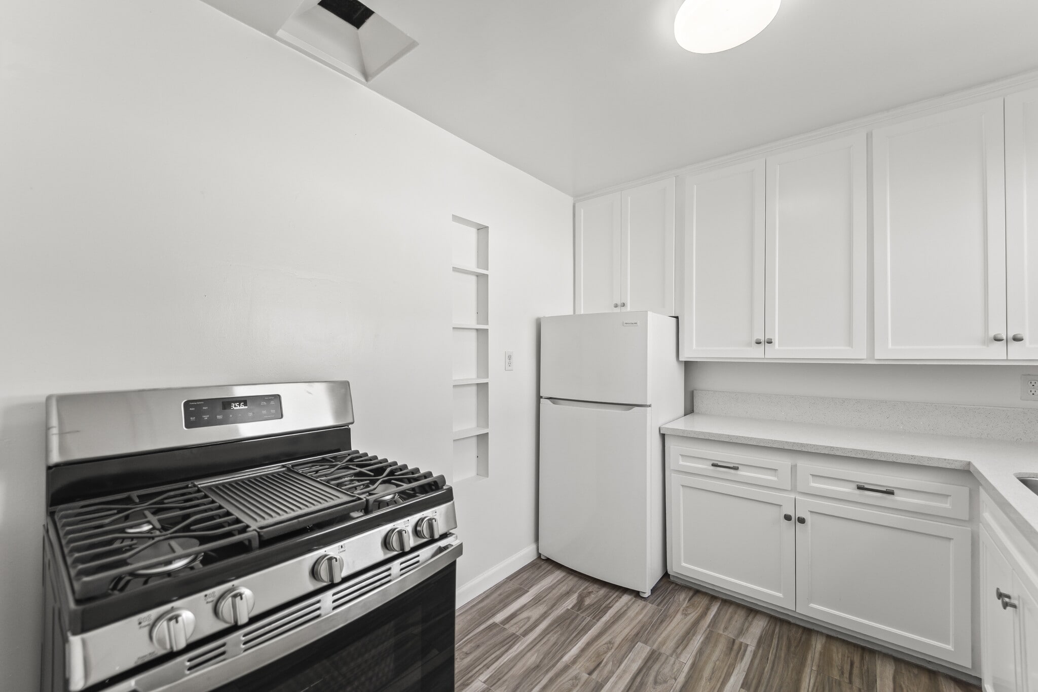 Building Photo - 1444 S Beverly Dr