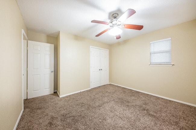 Building Photo - 2809 E 22nd St