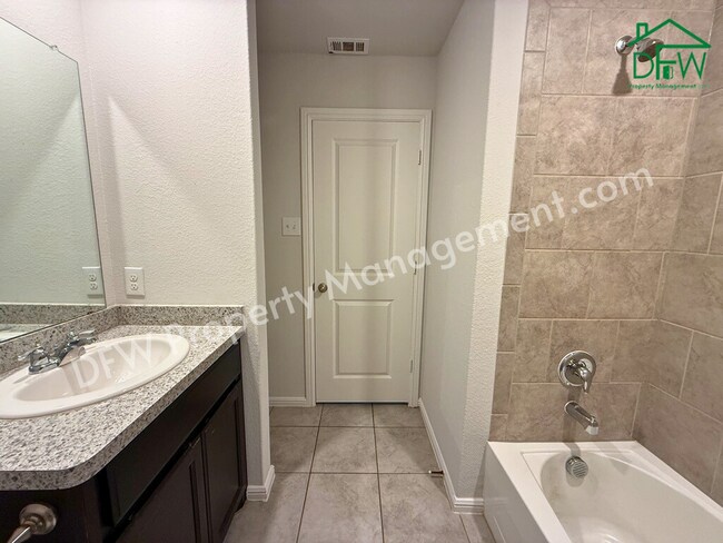 Building Photo - Beautiful 4 Bedroom 2 Bathroom Home for Lease in Crowley