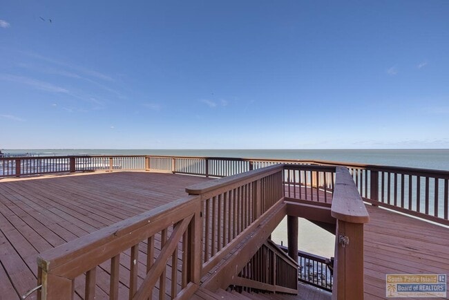 Building Photo - 618 N Shore Dr