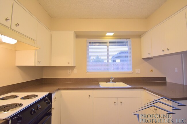 Building Photo - 8745 SW Beaverton Hillsdale Hwy
