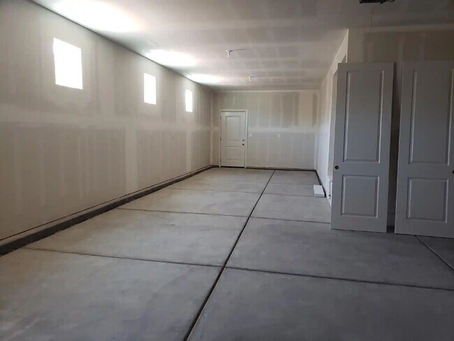 Building Photo - “St. George, Aspen Estates: 5 spacious bed...