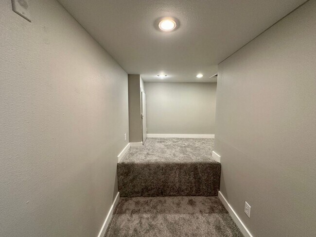 Building Photo - Come Experience the Charm of Cle Elum