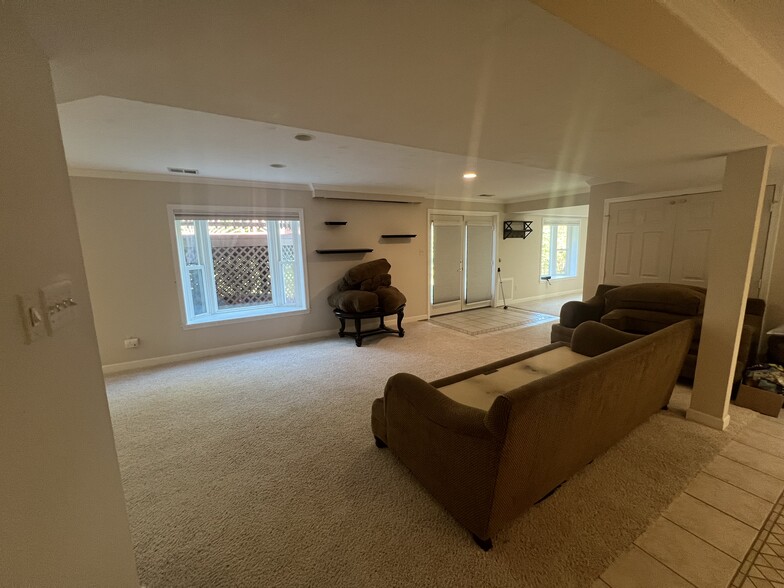 Building Photo - 8302 Silverthorn Rd