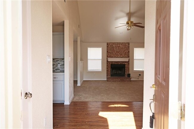 Building Photo - 2308 Sycamore Trail