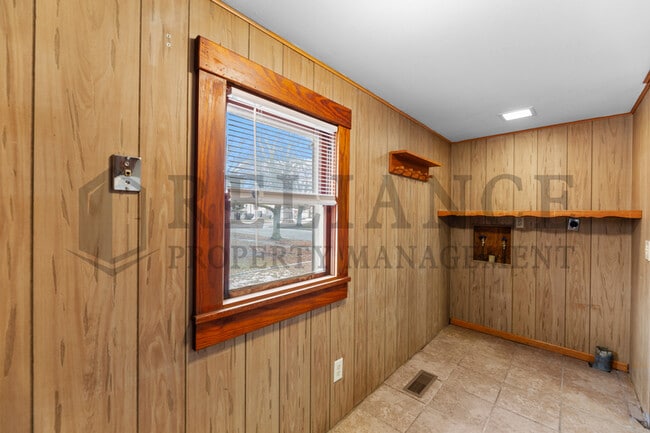 Building Photo - 118 S Sedgwick St