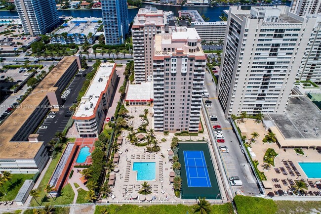 Building Photo - 1912 S Ocean Dr