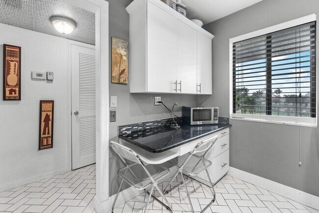 Building Photo - 4070 Tivoli Ct