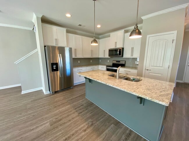 Building Photo - 3 bed/2.5 bath at end unit townhome in Berkeley Walk at Savannah Quarters with garage