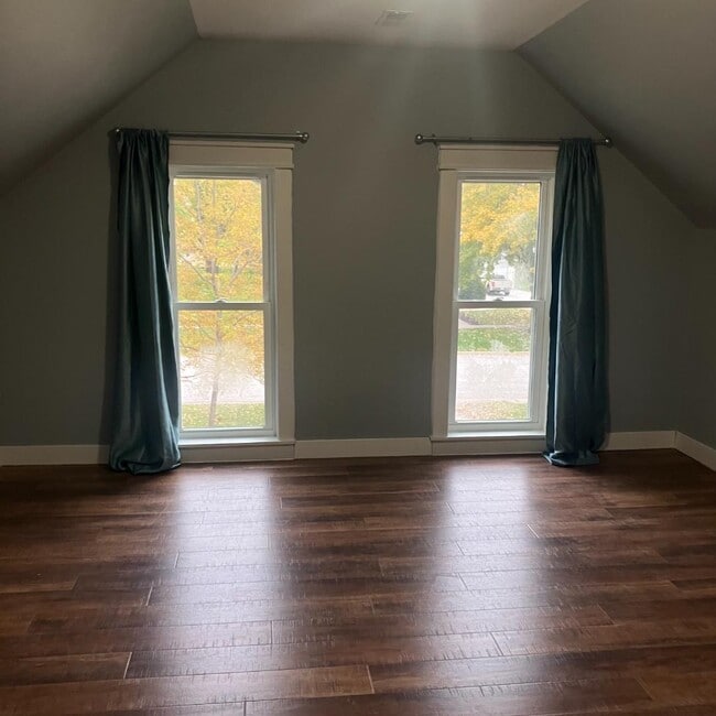 Building Photo - 327 Elm Ave