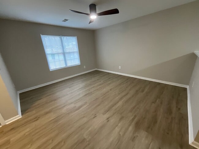 Building Photo - Ready to view! 3 bedroom, 2 bath Brick home in High Point near I-74