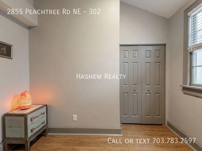 Building Photo - Stunning 2 Bed 1.5 Bath Condo Available Now!