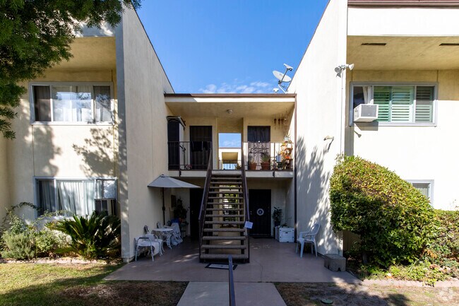 11813 Runnymede St - Heatherdale