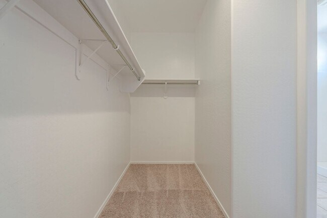 Building Photo - Gorgeous 4 Bed / 2 Bath Home – Move-In Rea...