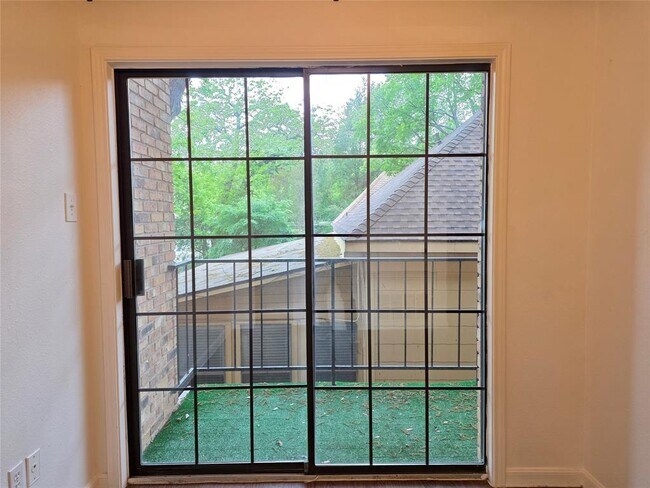 Building Photo - 505 W 18th St