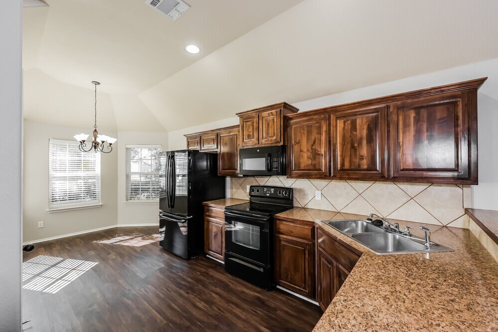 Building Photo - 1109 Hidden Meadow Dr