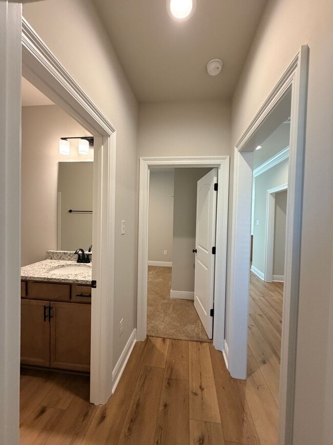 Building Photo - 820 Venecia Dr