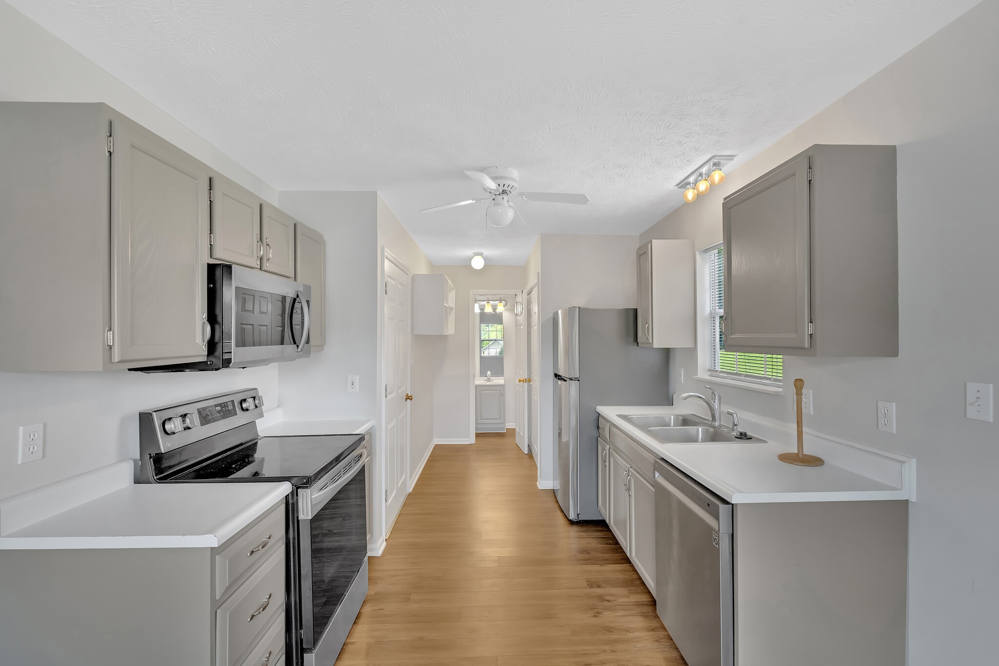 Building Photo - 711 Panther Creek Ct