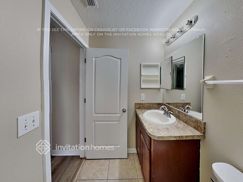 Building Photo - 526 Laguna Mill Dr