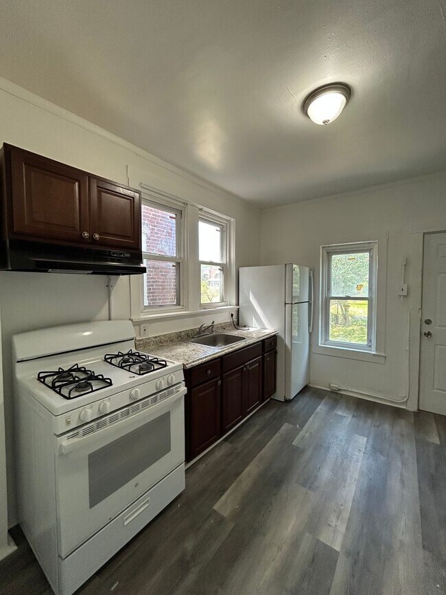 Building Photo - 1243 Dayton St
