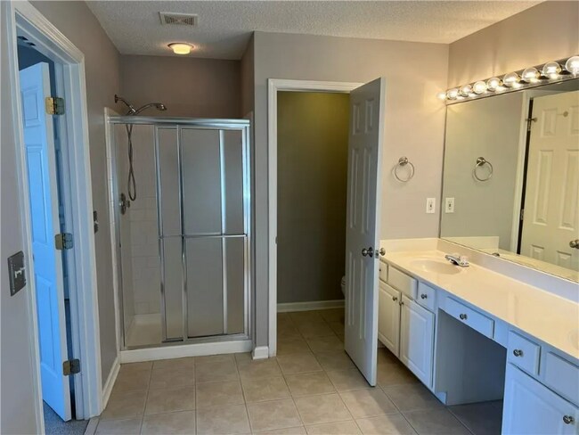 Building Photo - 4030 Ridgefair Dr