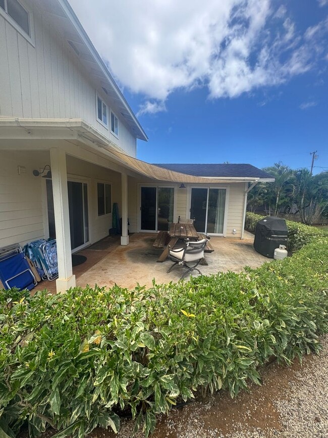 Building Photo - Newly Renovated 3/3 Home in Waialua