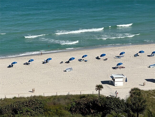 Building Photo - 6039 Collins Ave