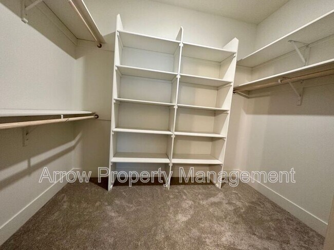 Building Photo - 8709 S 82nd St