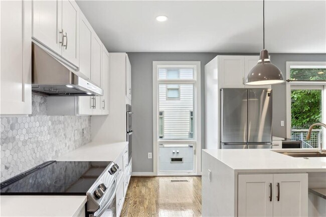 Building Photo - 1385 Stirling Cir NW