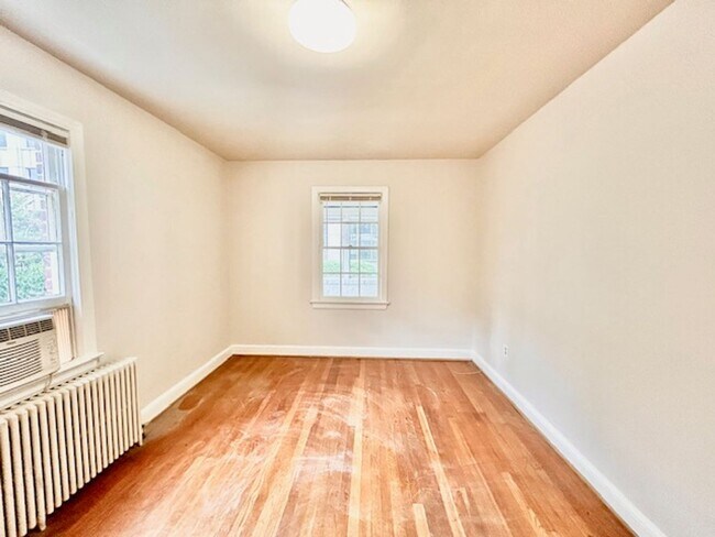 Building Photo - 4534 Avondale St