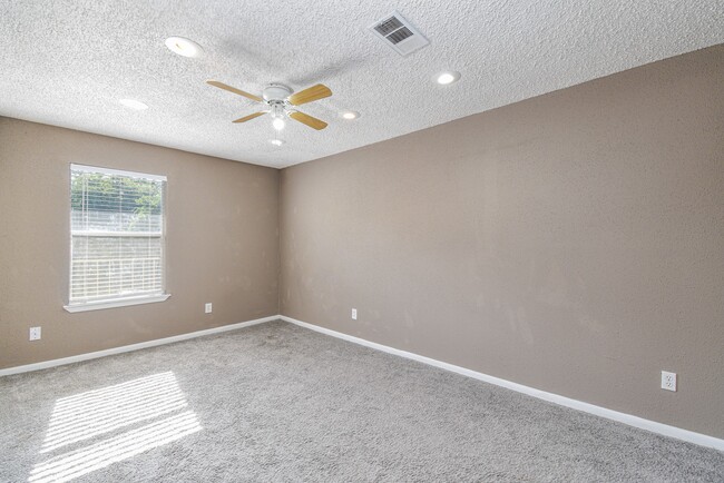 Building Photo - 2011 Spenwick Dr