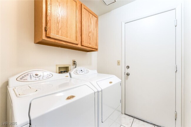 Building Photo - 5209 Velazco Ln
