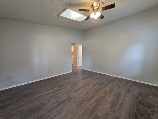 Building Photo - 1008 N Turtle Creek Dr