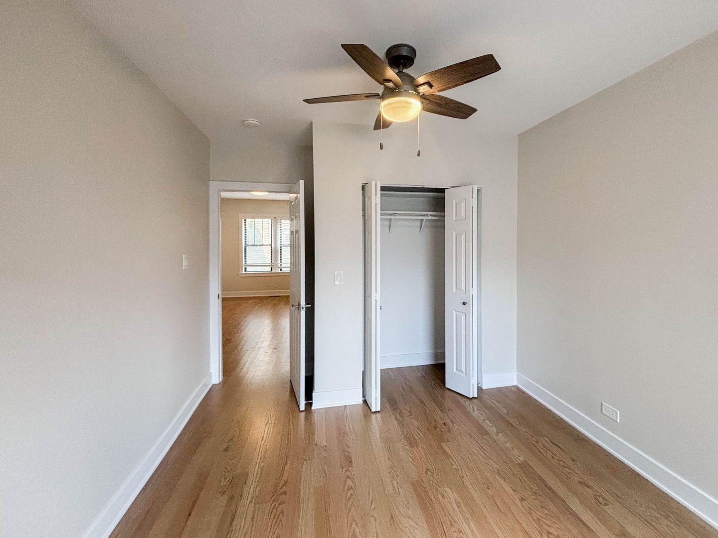 Building Photo - 1952 W Wilson Ave