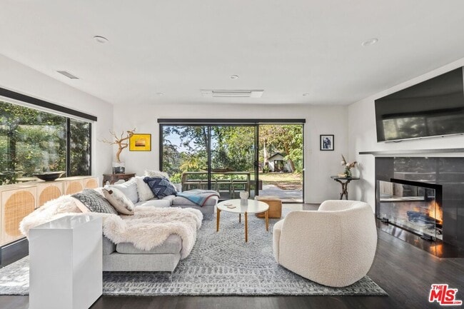 Building Photo - 5721 Valley Oak Dr