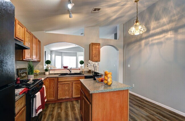 Building Photo - 3829 White Quail Ct