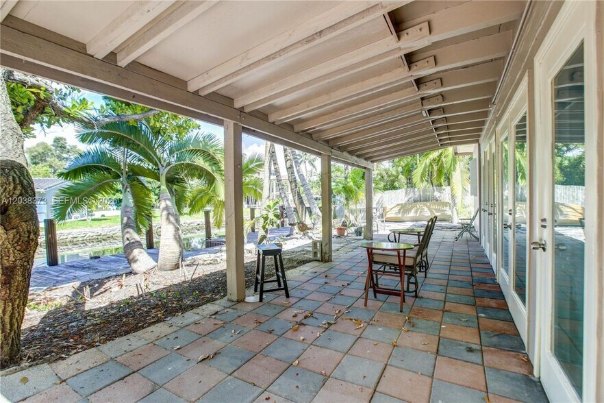 Building Photo - 616 SW 11th Ct