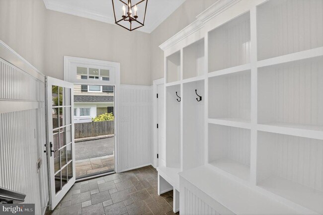 Building Photo - 5718 Huntington Pkwy