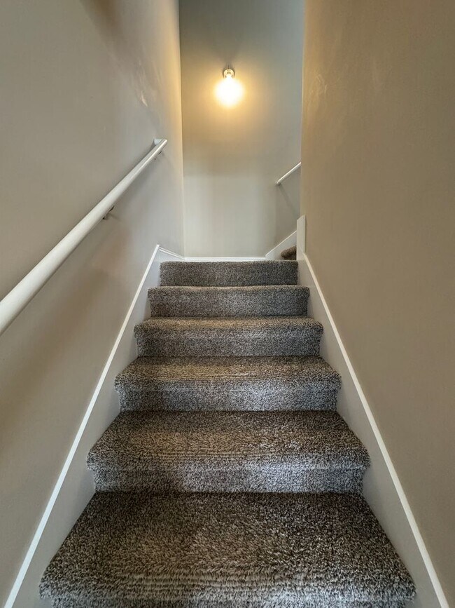 Building Photo - Gorgeous, Like New Home For Rent in Sango!